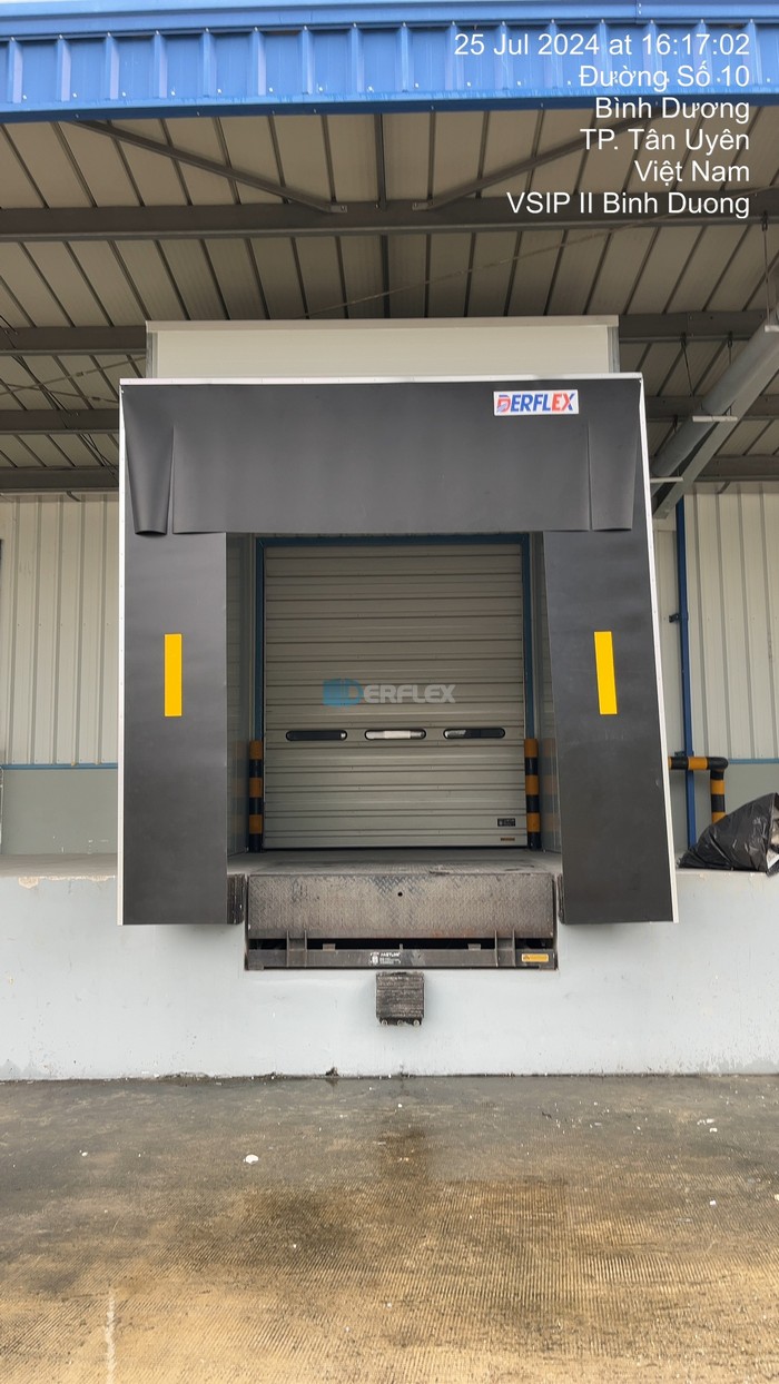 Ảnh thi công Bộ Trùm Túi Khí Bạt Che - Dock Shelter Ảnh thi công Bộ Trùm Túi Khí Bạt Che - Dock Shelter