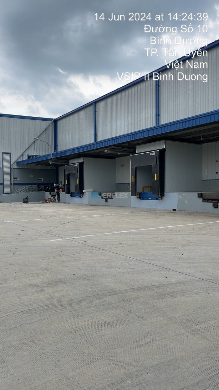 Ảnh thi công Bộ Trùm Túi Khí Bạt Che - Dock Shelter tại Bình Dương Ảnh thi công Bộ Trùm Túi Khí Bạt Che - Dock Shelter tại Bình Dương