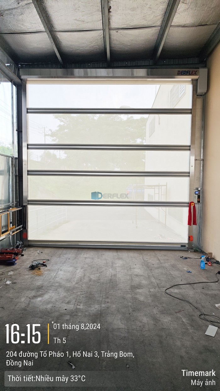 Ảnh thi công Cửa Cuốn Nhanh Tốc Độ Cao Derflex Model 1500 rèm trong suốt