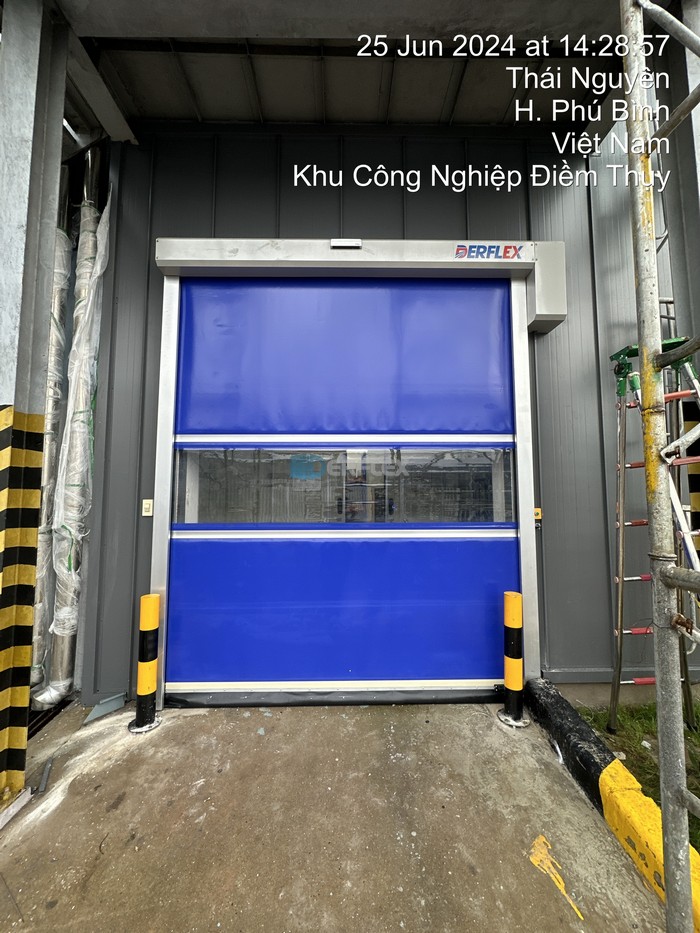 Ảnh thi công Cửa Cuốn Nhanh Tốc Độ Cao Derflex Model 1500 rèm xanh