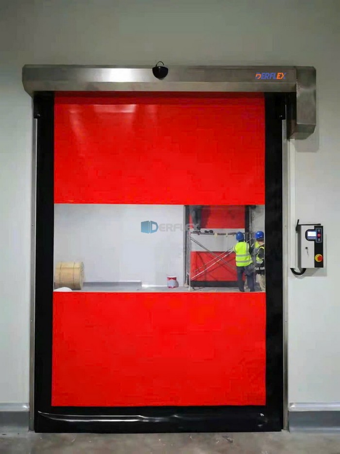 Ảnh thi công Cửa Cuốn Nhanh Tự Phục Hồi TPD 3000 rèm đỏ Ảnh thi công Cửa Cuốn Nhanh Tự Phục Hồi TPD 3000 rèm đỏ