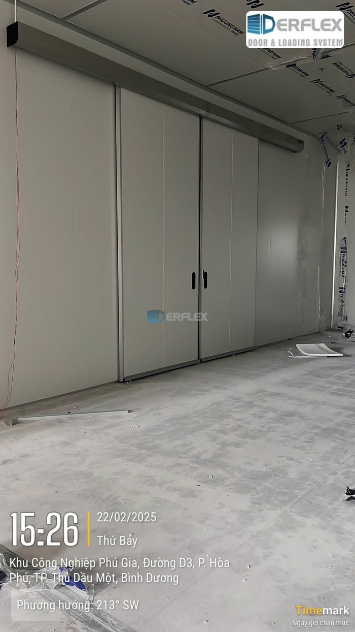 Ảnh thi công Cửa Trượt Tự Động Panel Cao Cấp tại Bình Dương Ảnh thi công Cửa Trượt Tự Động Panel Cao Cấp tại Bình Dương